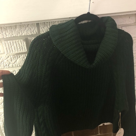 Cropped cowl neck sweater - Picture 2 of 3